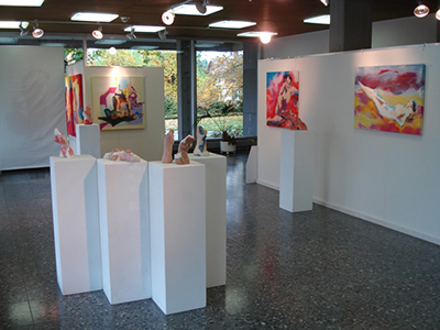 Kunstausstellung zu Malerei und Plastiken im Wohler Gemeindehaus