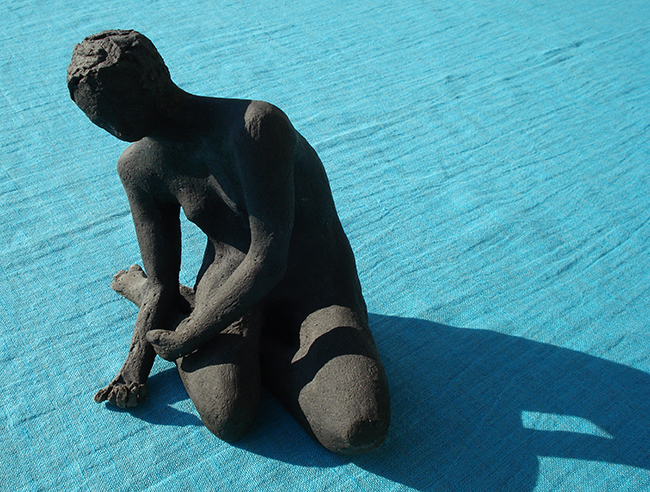 Raku-Skulptur Sitzender Mann - ArtLara
