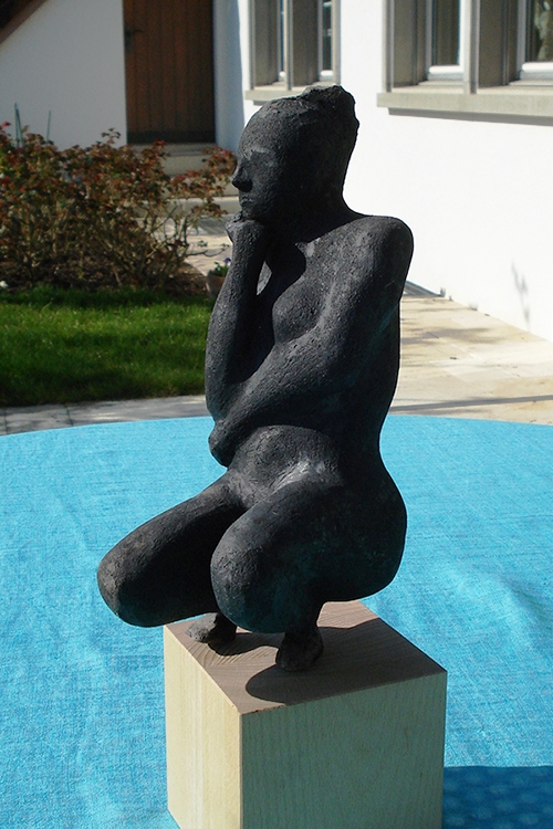 Tonfigur in Raku Überlegende - ArtLara