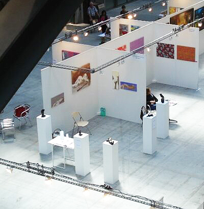 Kunstatelier ArtLara nimmt an Ausstellungen für zeitgenössische Kunst teil.